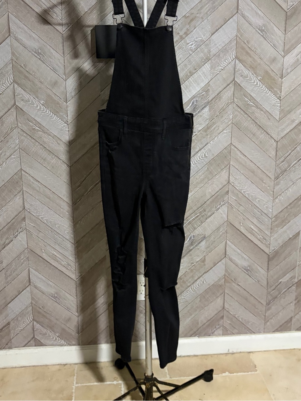 American Outfitters Black overalls